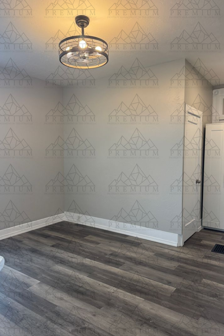 The Dalles Apartment: 214 East 7th Place