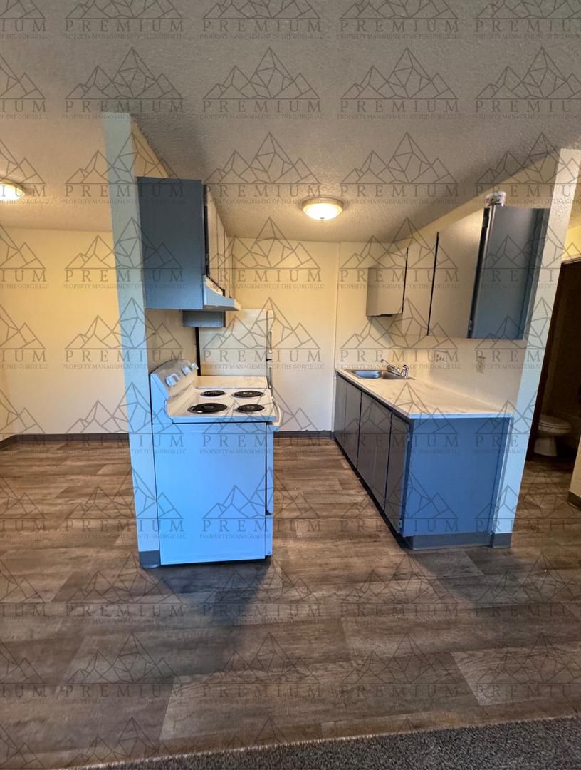 The Dalles Apartment: 1010 - 1102 West 5th Place