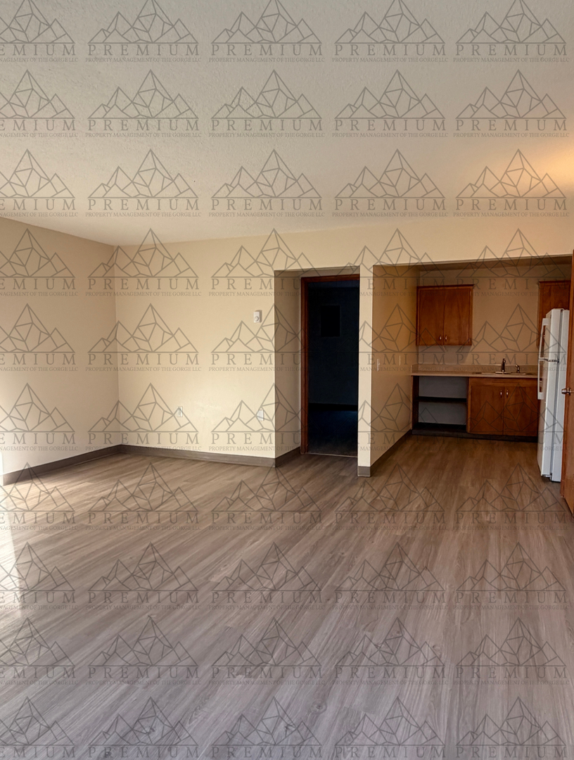 The Dalles Apartment: 1700 East 9th Street