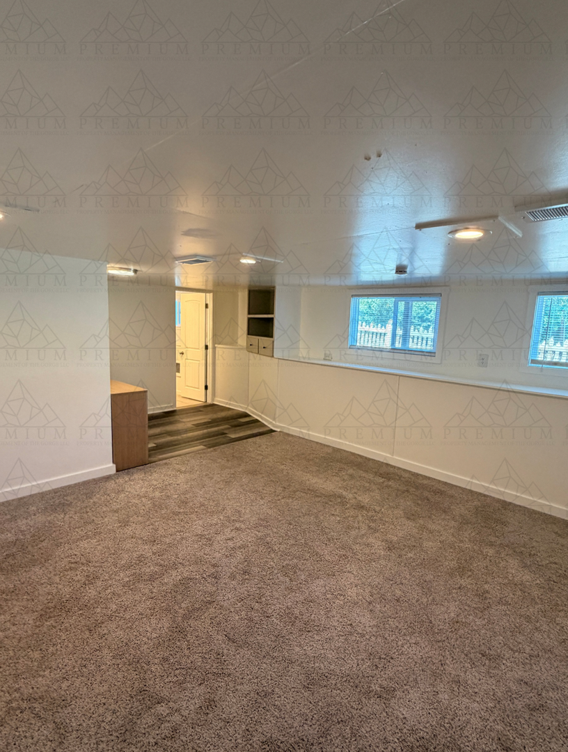 The Dalles Apartment: 214 East 7th Place