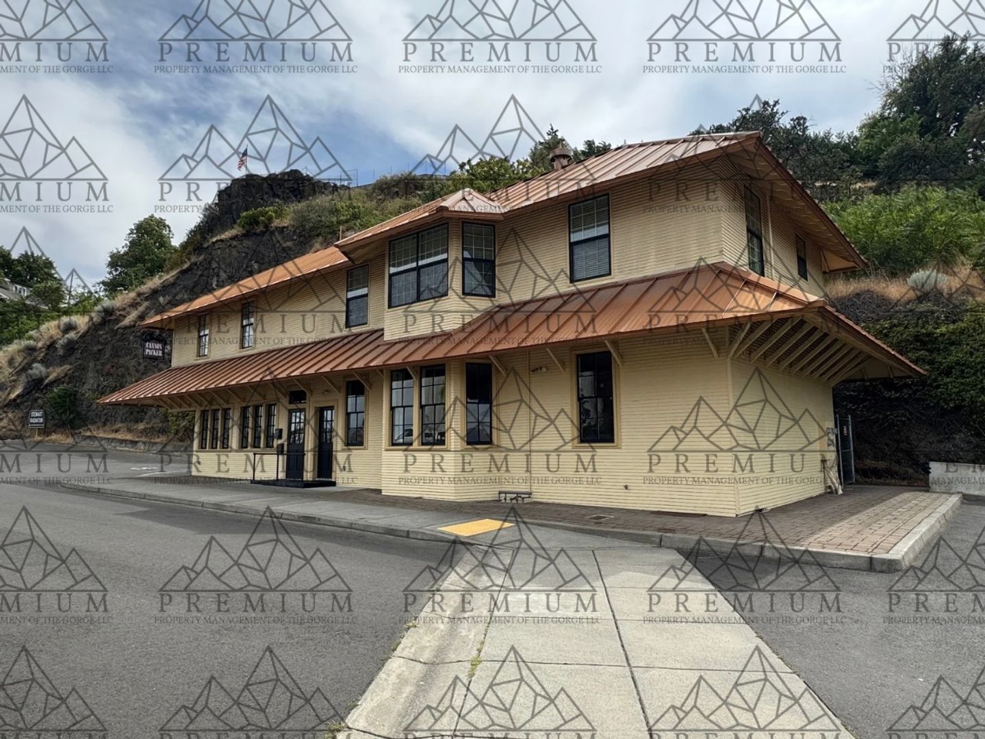 1006 East 2nd Street