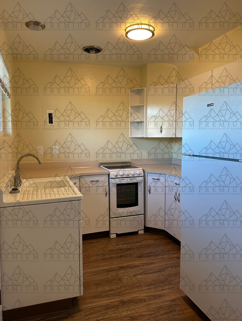 The Dalles Apartment: 315 West 6th