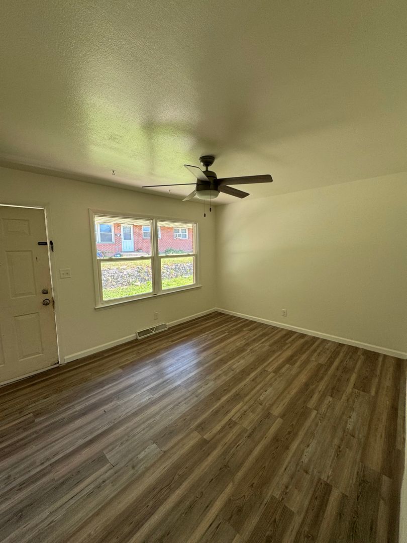 Rockford Apartment: 725 South 5th Street