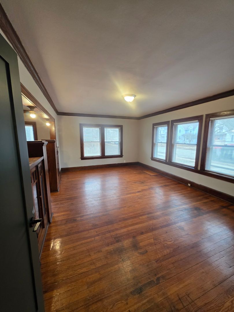 Rockford Apartment: 1321 Parmele