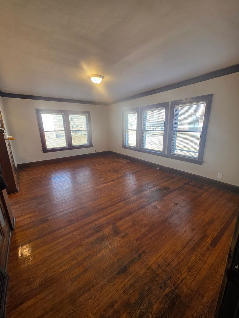 Rockford Apartment: 1321 Parmele