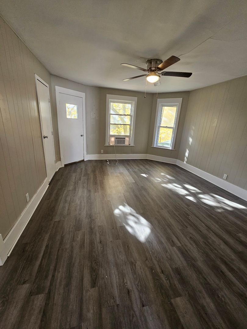 Beloit Apartment: 936 Harrison