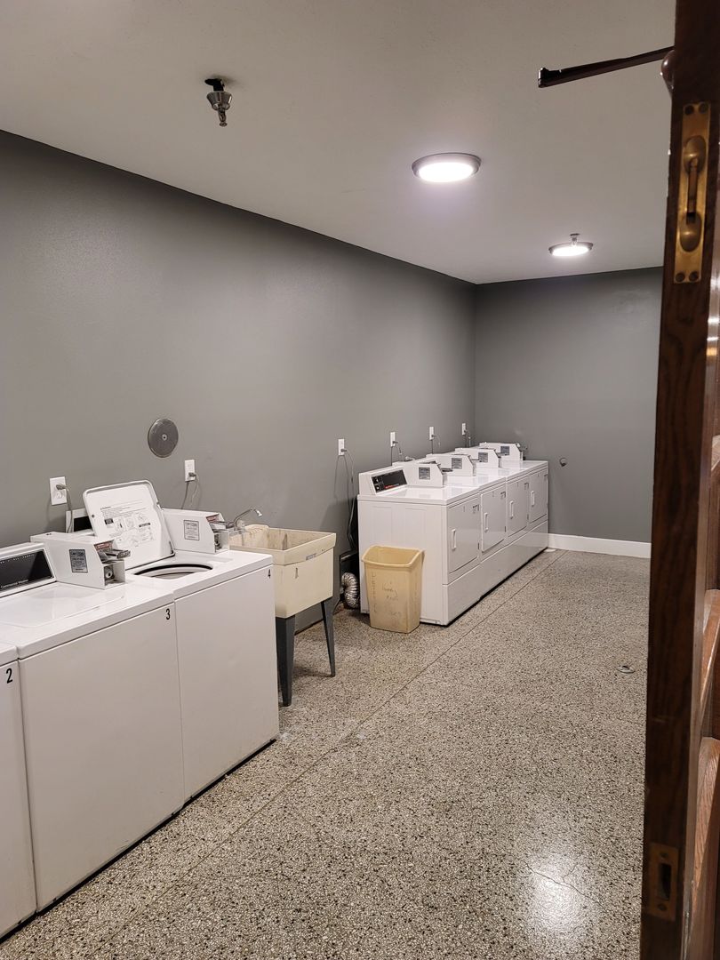 Rockford Apartment: 2208 8th Street