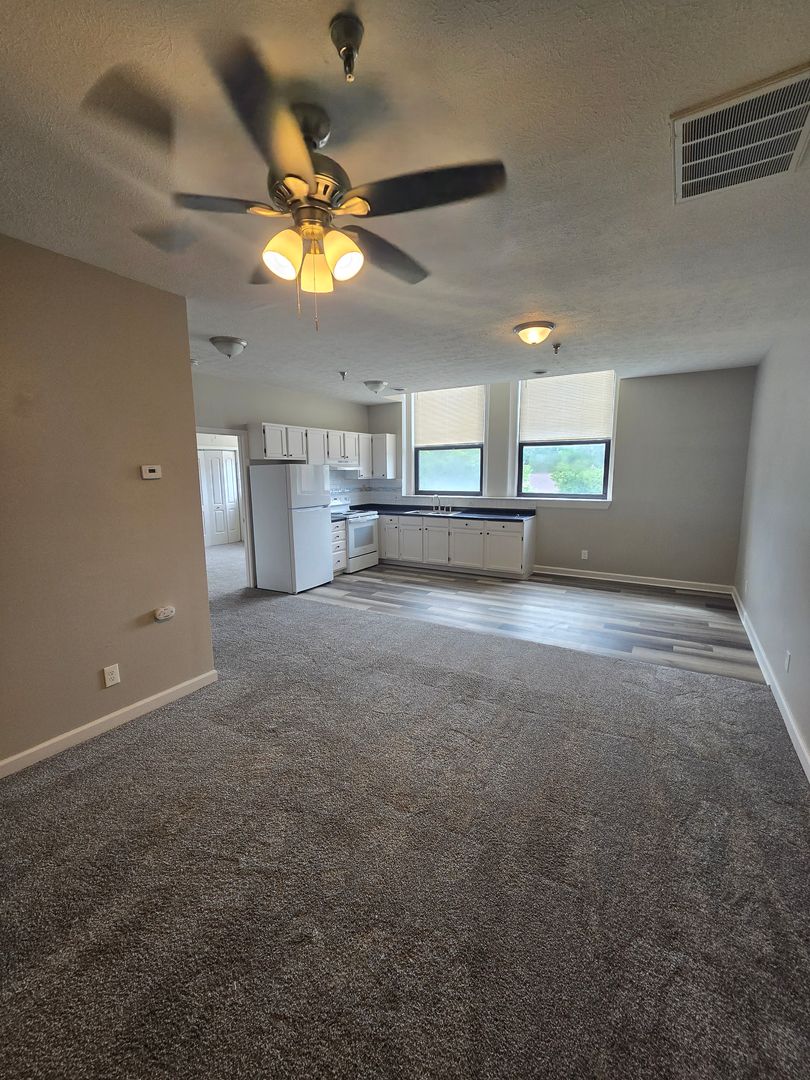 Rockford Apartment: 2208 8th Street