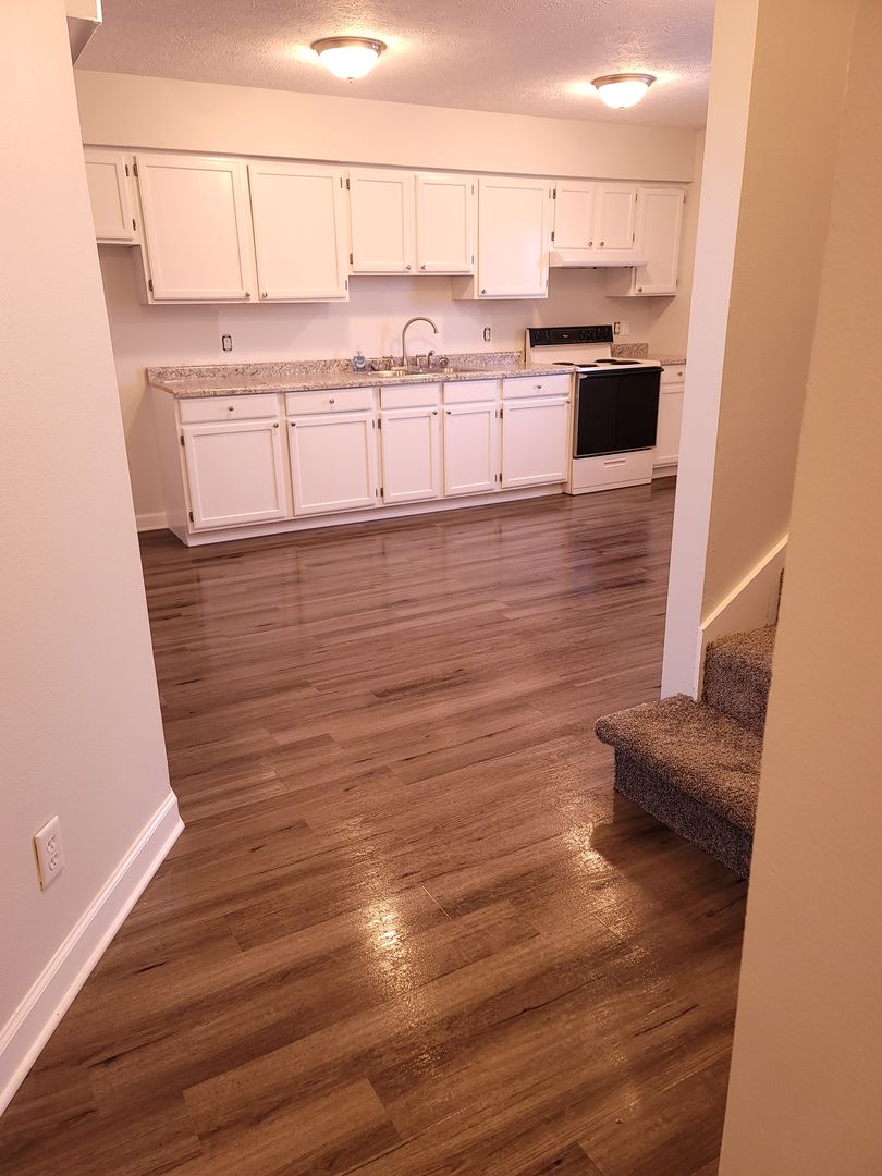 Rockford Apartment: 2208 8th Street