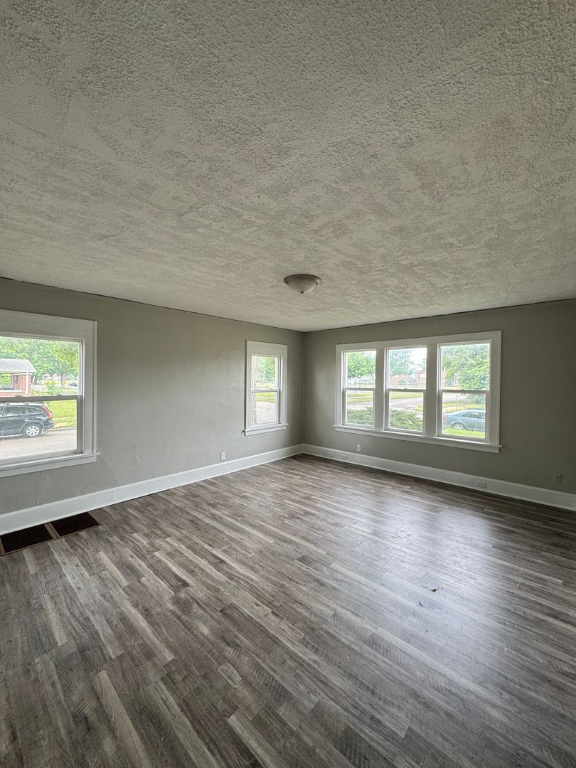 Rockford Apartment: 1801 17th Street