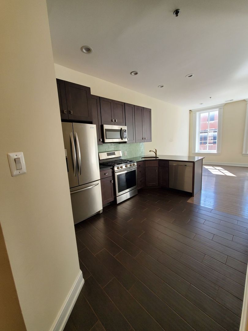 Philadelphia Apartment: 1829 Pine Street