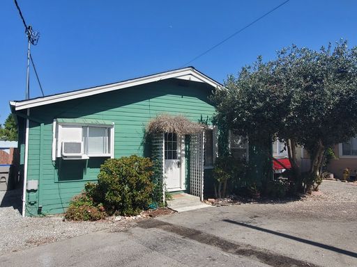 Cute and Cozy Cottage, Private Cul-De Sac, W/D, Parking, Private Patio! – photo 1