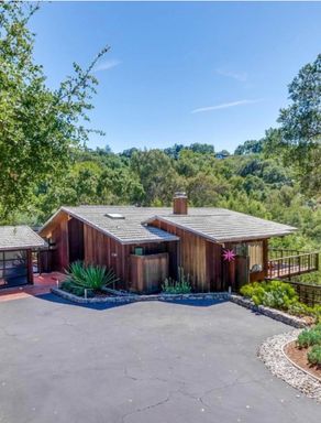 Resort Living, Stunning Home, Private Estate, Beatiful Views! – photo 1