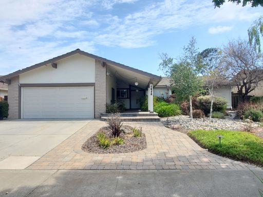 Spacious Single Family Home, A/C, Remodeled Kitchen, Fresh Paint, W/D, Beautiful Backyard! – photo 1