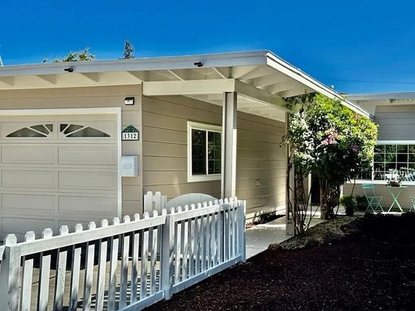 Menlo Park House: 1312 Hill Ave
