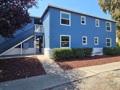 Modern Apartment, Washer/Dryer, Wall A/C, Wood Flooring, Designer Paint, Parking!