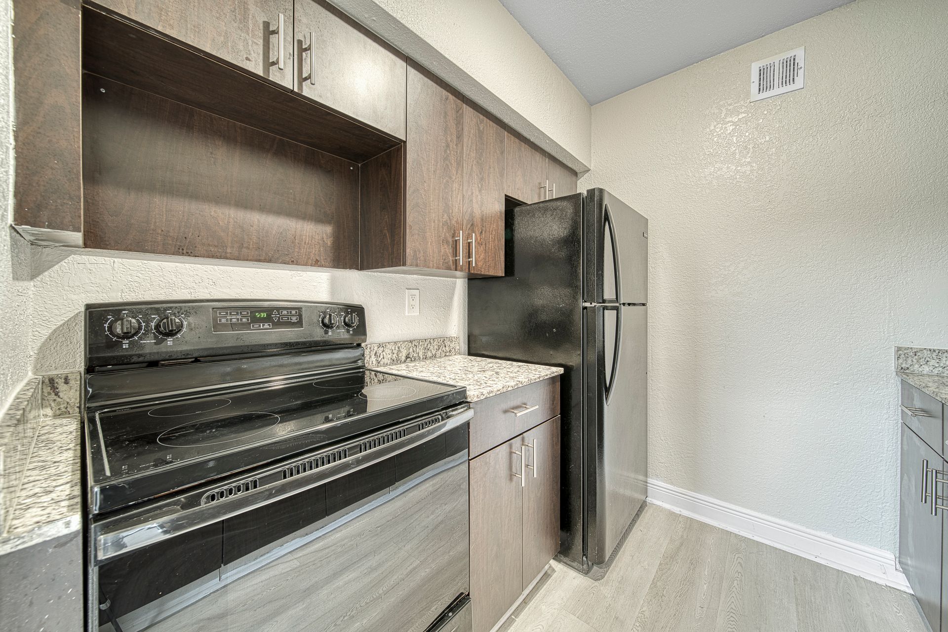 North Miami Apartment: Prestige Stone