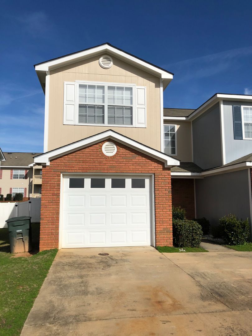 Enterprise Townhome: 111 Wakefield Way