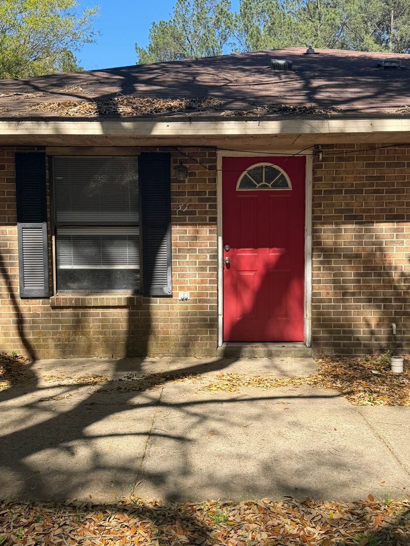 Daleville Apartment: 715 Hwy 84 E