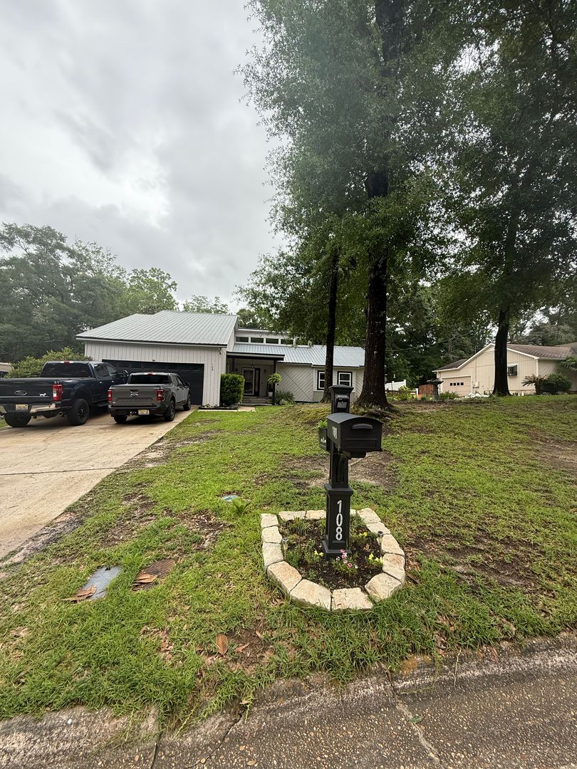 Enterprise House: 108 Live Oak Drive