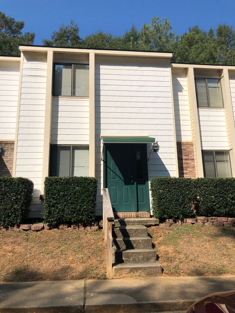 Enterprise Townhome: 218 Candlebrook Dr.