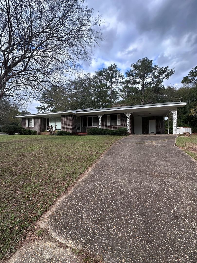 Enterprise House: 101 Pinehurst Dr.