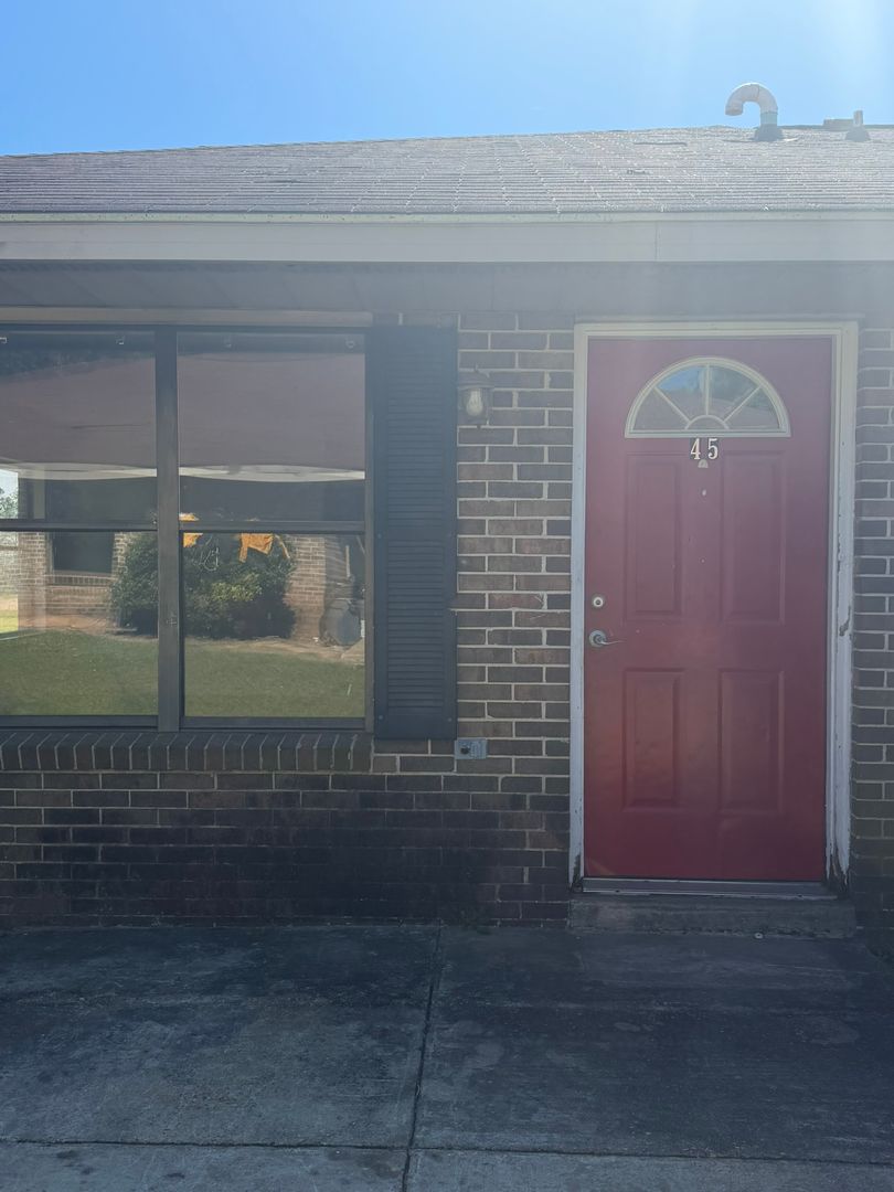 Daleville Apartment: 715 Hwy 84 E