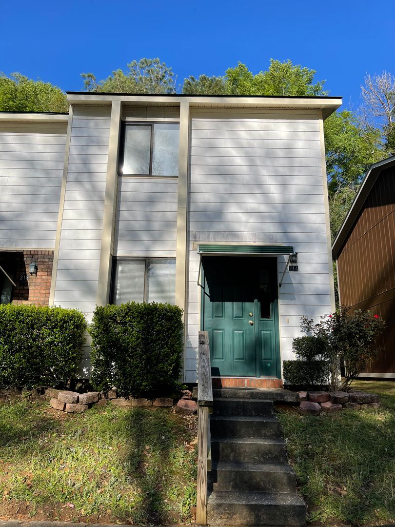 Enterprise Townhome: 214 Candlebrook Dr.