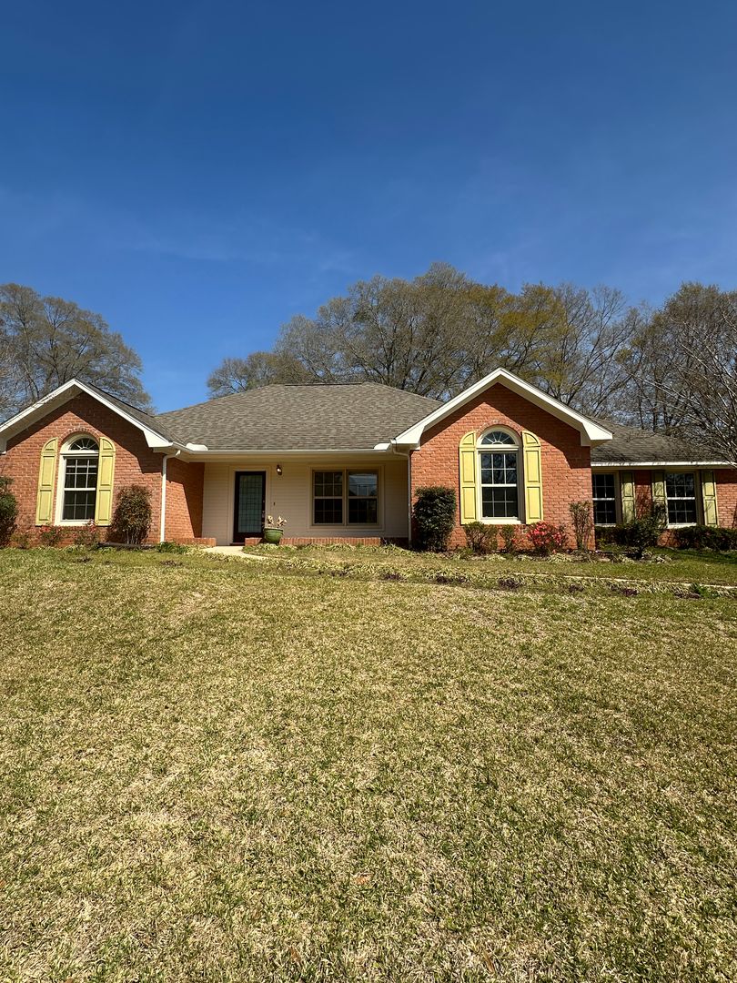 Enterprise House: 102 Edinburg Dr.