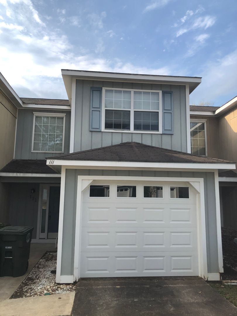 Enterprise Townhome: 111 Commons Dr