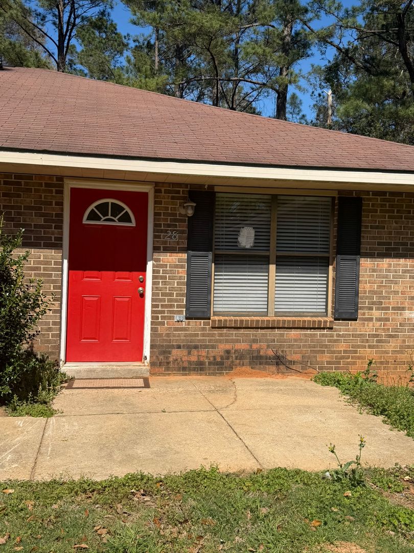 Daleville Apartment: 715 Hwy 84 E