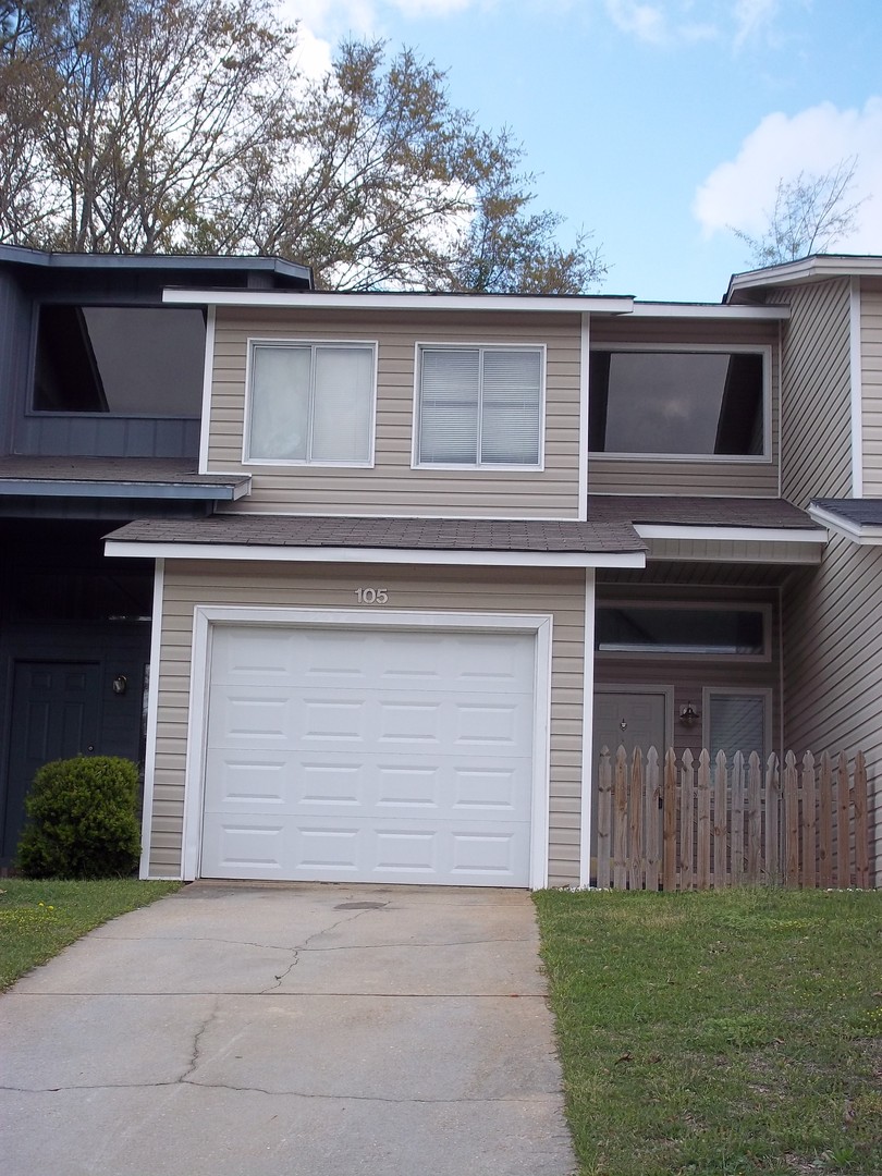 Enterprise Townhome: 105 Woodfield Pl