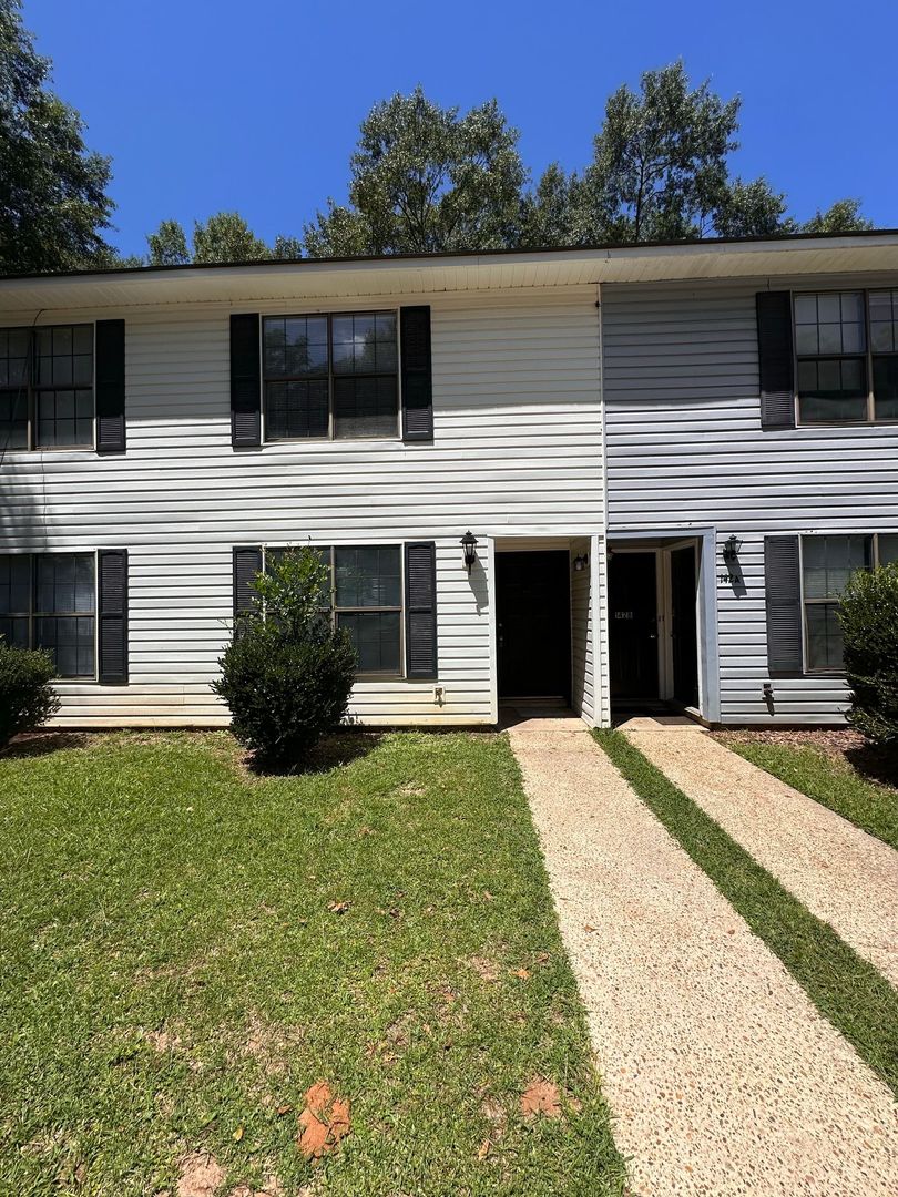 Enterprise Apartment: 144 Gunter Ln