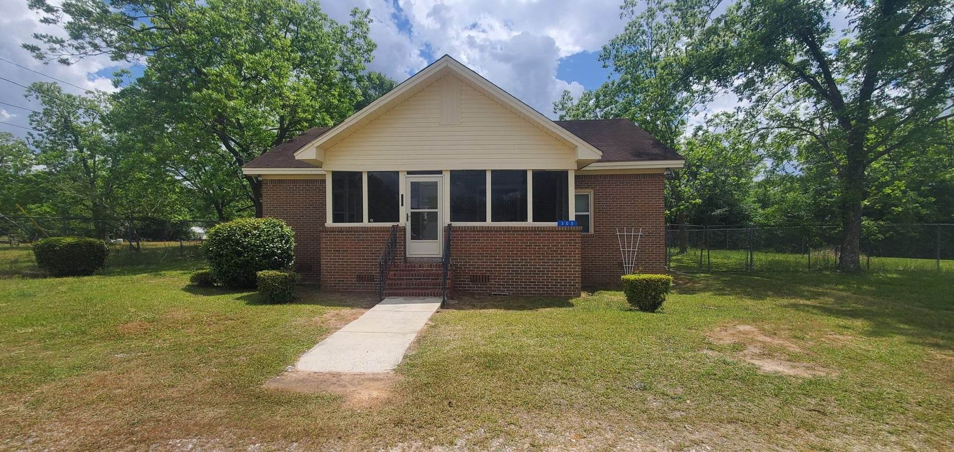 New Brockton House: 303 Martin Luther King Dr.