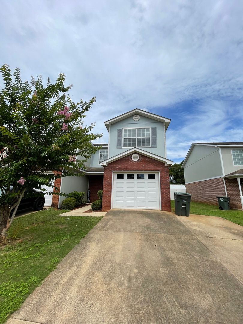 Enteprise Townhome: 143 S Springview