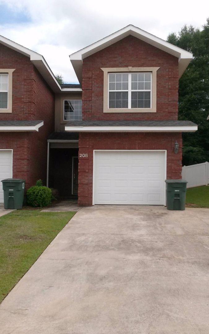 Enterprise Townhome: 208 Eagle Landing