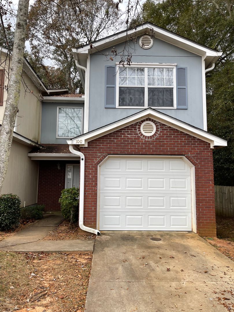 Enterprise Townhome: 100 Woodmere Drive, LLC