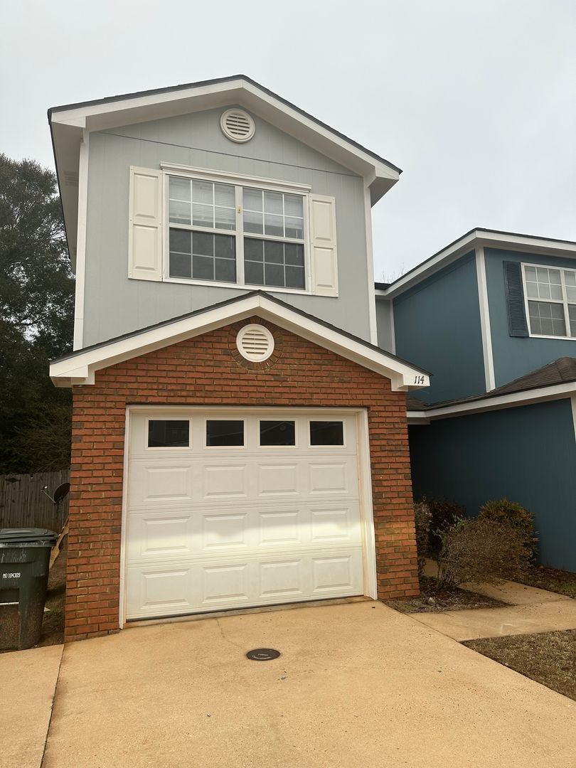 Enterprise Townhome: 114 S Springview