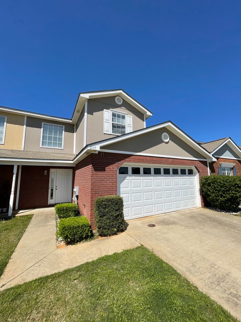 Enterprise Townhome: 207 Camden Drive
