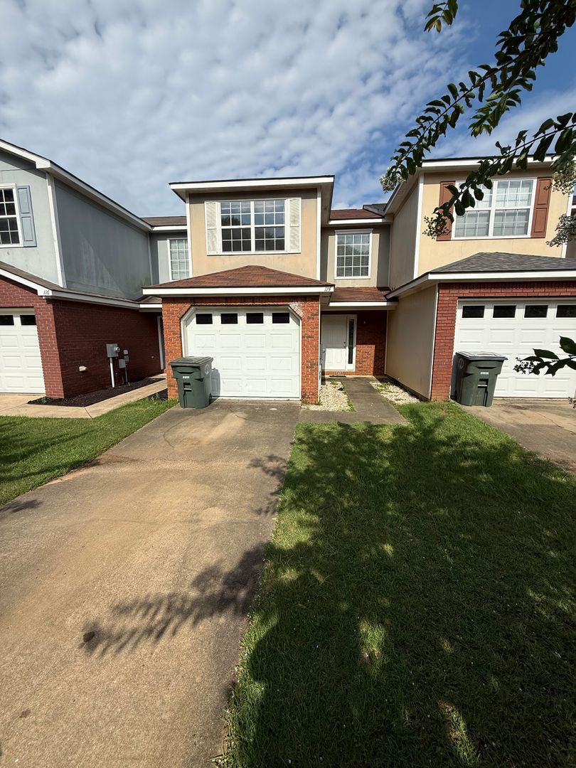 Enterprise Townhome: 114 Baldwin Dr.