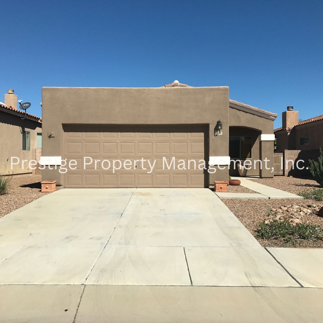 Green Valley House: 349 E Calle Criba