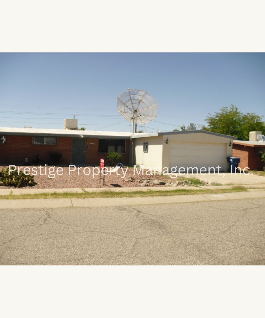 Tucson House: 7410 E Eli Dr
