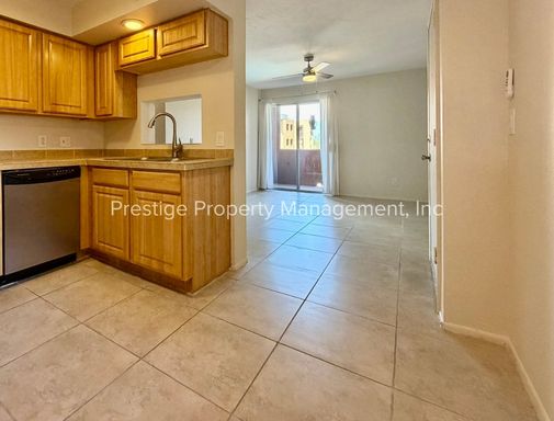 Come Check Out This 2/1 Central Condo! – photo 1