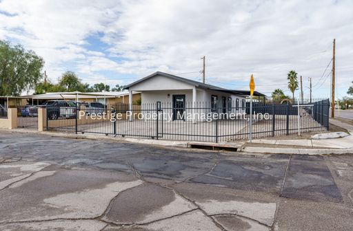 Built in 2022 3/2 Central Home!!! – photo 1