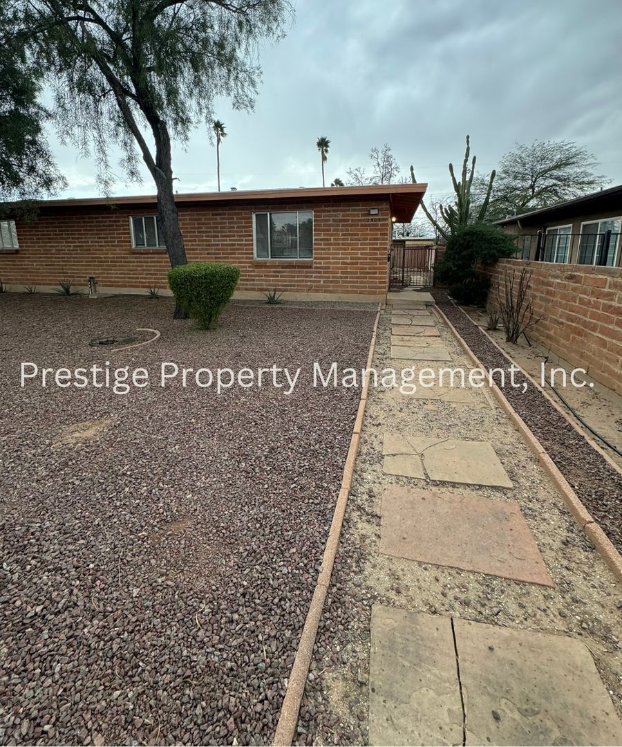 Tucson Apartment: 2501-2505 N Richey Blvd