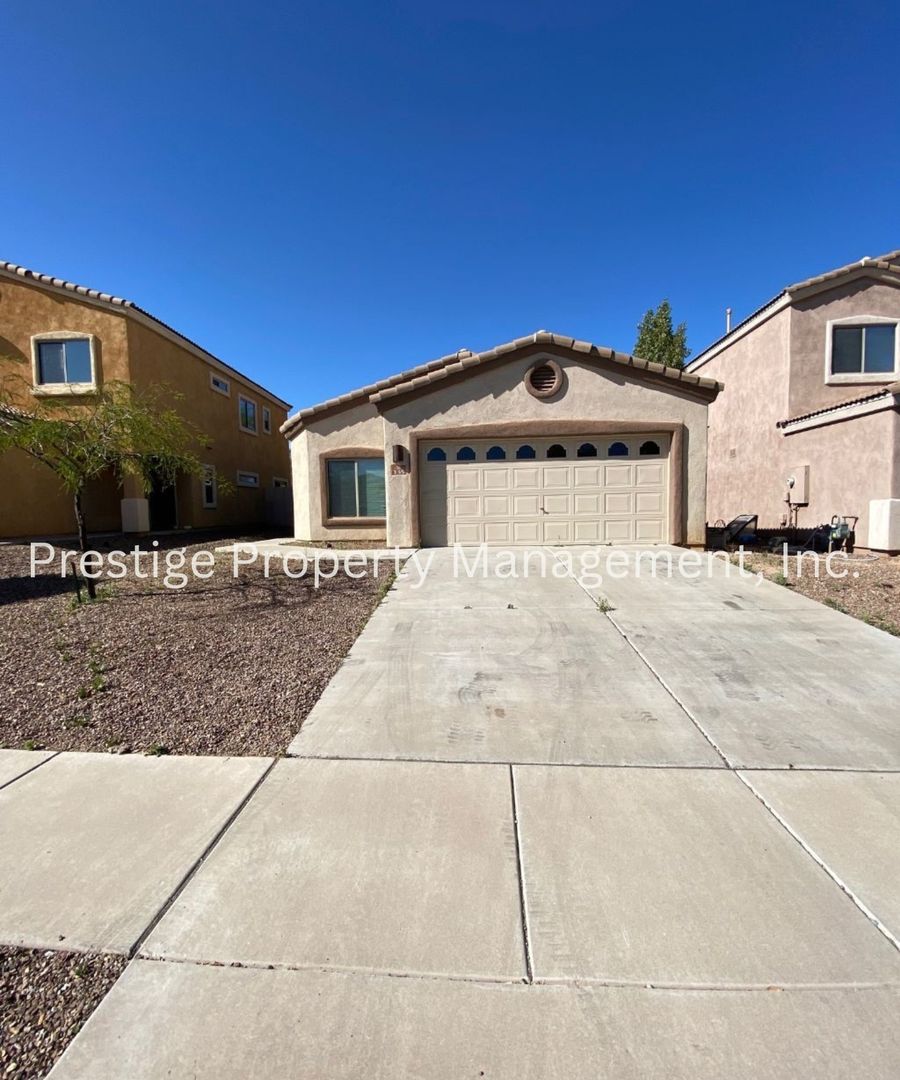 Sahuarita House: 135 E. Calle Puente Azul