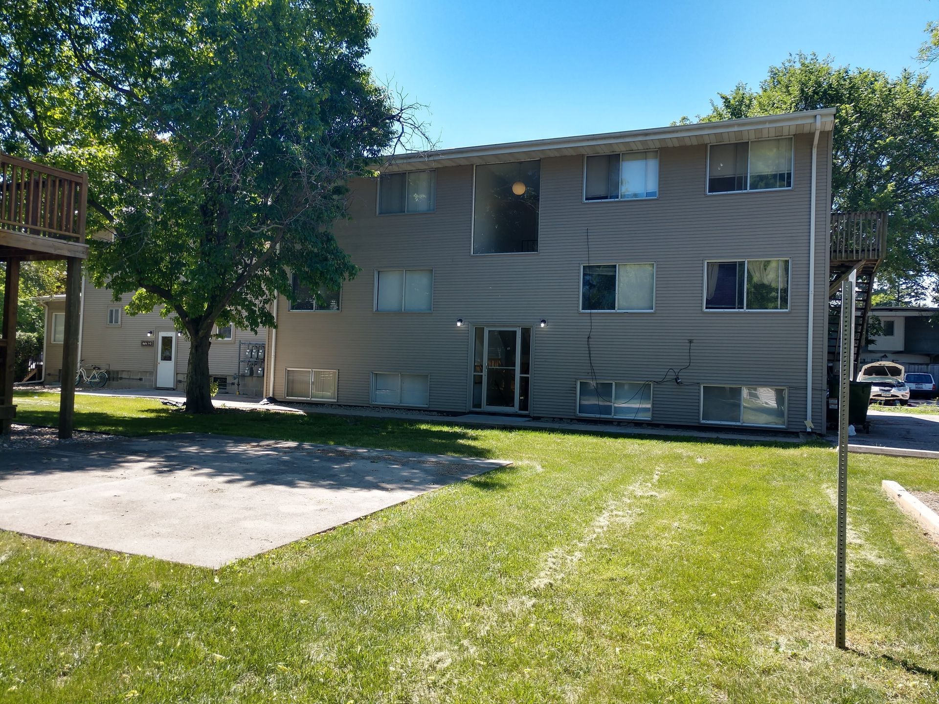 Ames Apartment: 519 Welch Ave