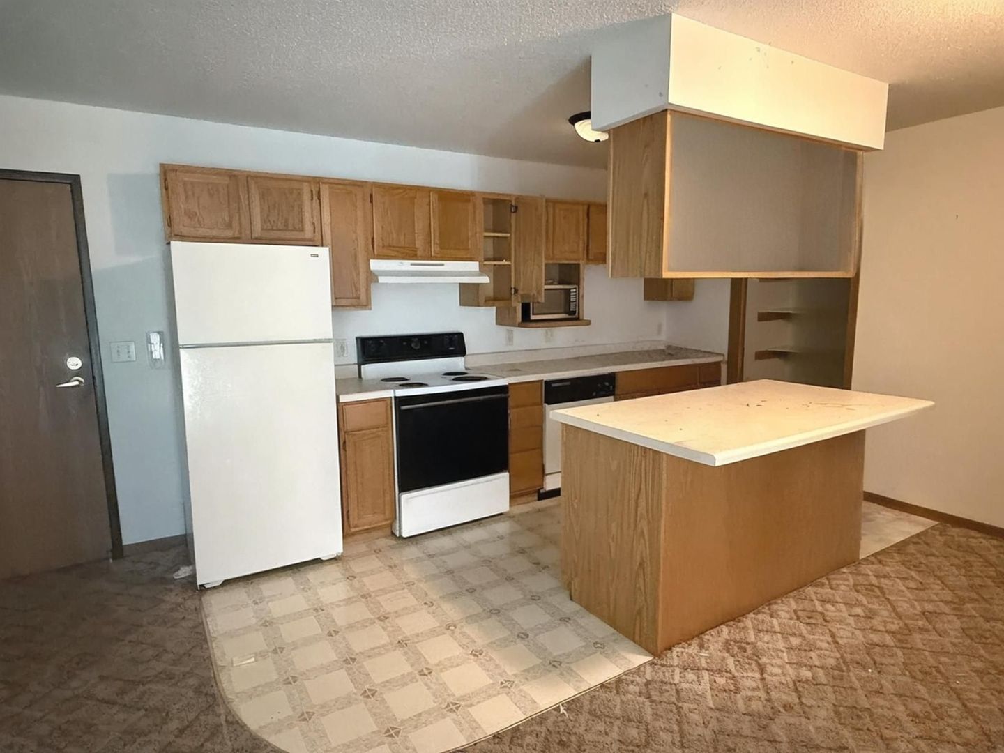 Tomah Apartment: 1021 Grandview