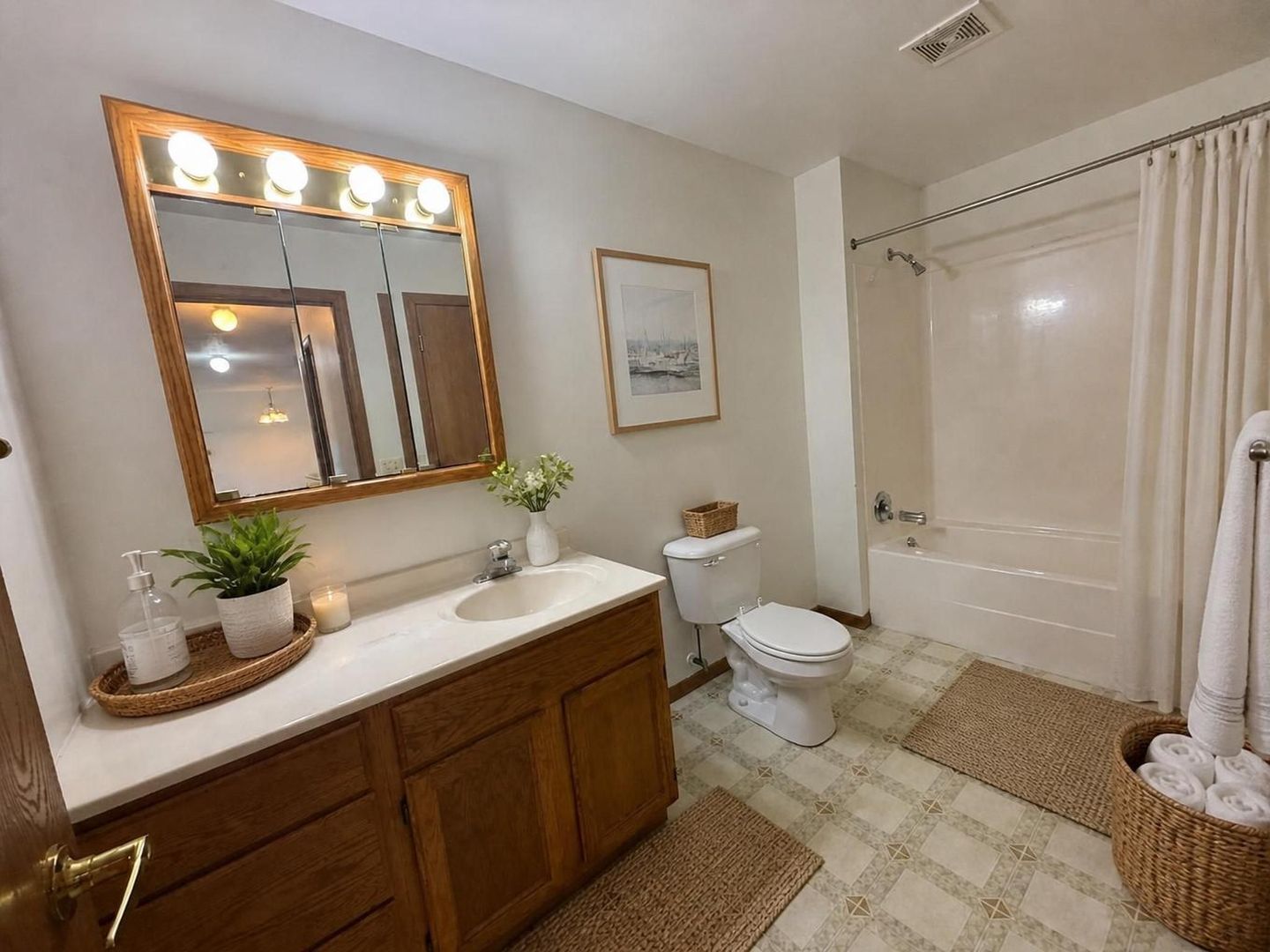 Tomah Apartment: 1021 Grandview