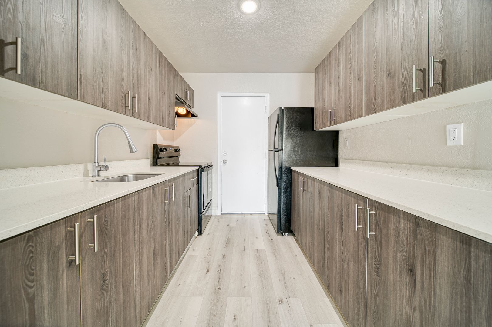 North Miami Apartment: Prestige Biscayne